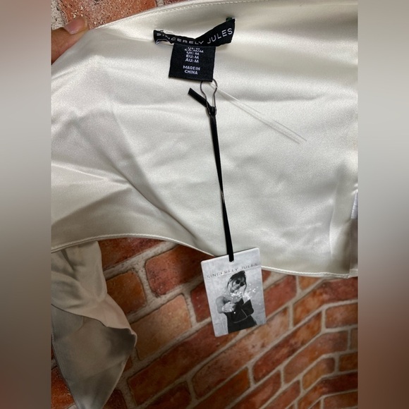 NWT White sleeveless top back tie size M - Picture 4 of 5